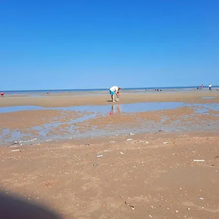 By The Beach, Cleaning Included Apartamento *