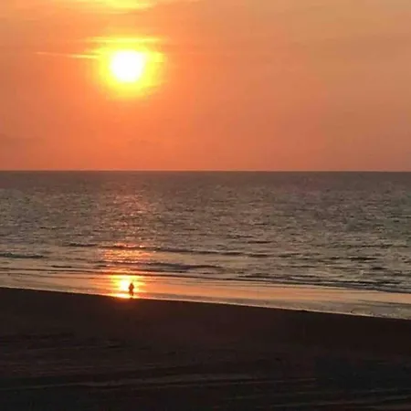 By The Beach, Cleaning Included Appartement *