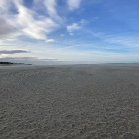 By The Beach, Cleaning Included Apartamento Koksijde