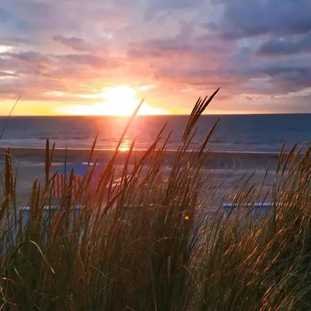 By The Beach, Cleaning Included Apartamento Koksijde